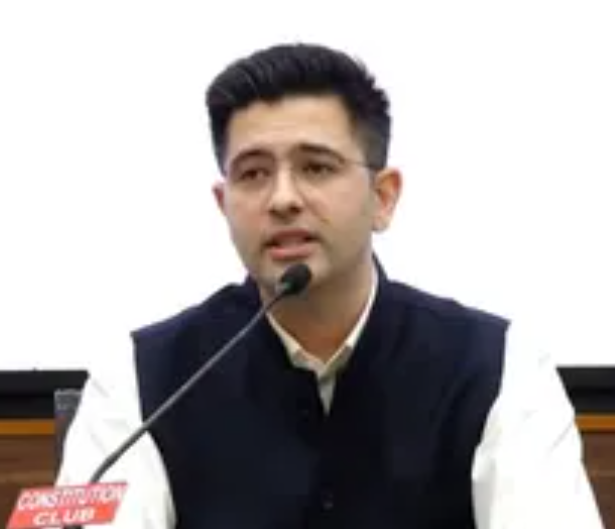 राघव चड्ढा ने दिया इस्तीफ़ा, सात सांसद टूटे