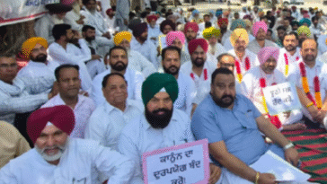 भूख हड़ताल पर बैठे कांग्रेस विधायक
