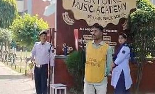 चंडीगढ़ में फिर स्कूलों को बम से उड़ाने की धमकी चंडीगढ़ में फिर स्कूलों को बम से उड़ाने की धमकी