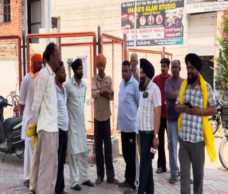 दिनदहाड़े बंदूक की नोक पर बाइक लूट