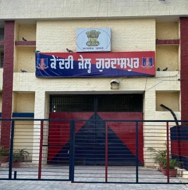 सेंट्रल जेल गुरदासपुर में ड्रग्स फेंकने की कोशिश नाकाम सेंट्रल जेल गुरदासपुर में ड्रग्स फेंकने की कोशिश नाकाम
