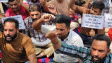 तीन दिवसीय हड़ताल पर बैठे रोडवेज कॉन्ट्रैक्ट मुलाजिम